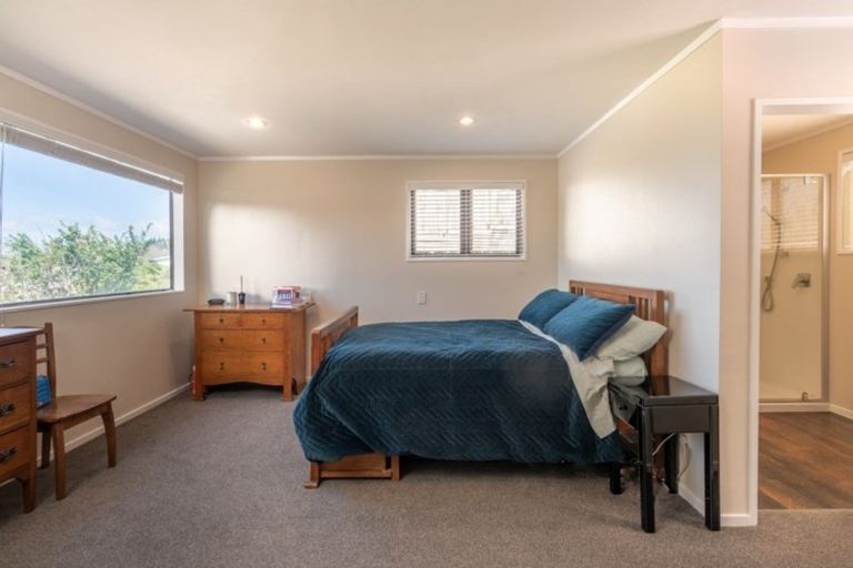 Photo of property in 24 Matuhi Street, Tirohanga, Lower Hutt, 5010