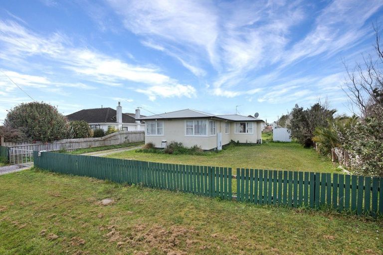 Photo of property in 11 Ngahina Street, Marton, 4710