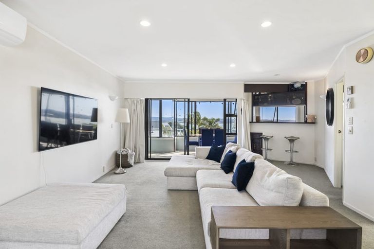 Photo of property in 1/64 Island Bay Road, Beach Haven, Auckland, 0626