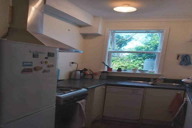 Photo of property in 3/54 Kelburn Parade, Kelburn, Wellington, 6012