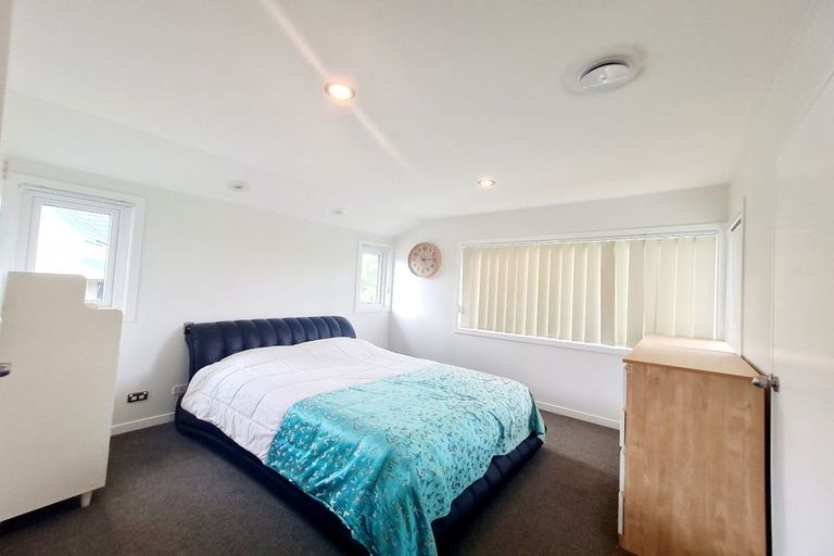 Photo of property in 31 Mandeville Place, Unsworth Heights, Auckland, 0632