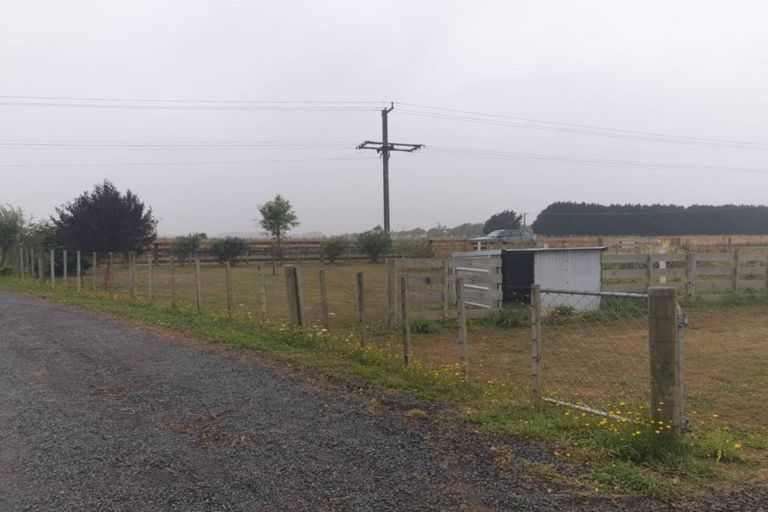 Photo of property in 75 Waikawa Beach Road, Manakau, Levin, 5573