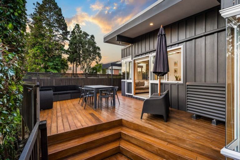 Photo of property in 190a Hutchinson Avenue, New Lynn, Auckland, 0600