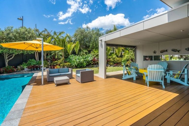 Photo of property in 21 Schopolo Place, Schnapper Rock, Auckland, 0632