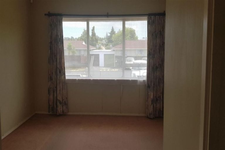 Photo of property in 3/16 Northall Road, New Lynn, Auckland, 0600