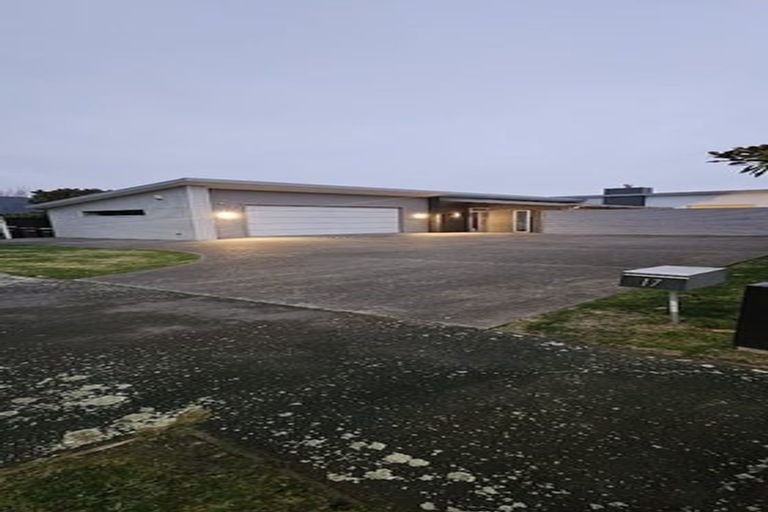 Photo of property in 17 Highpeak Place, Wigram, Christchurch, 8025