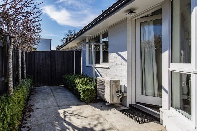 Photo of property in 3/135 Aikmans Road, Merivale, Christchurch, 8014
