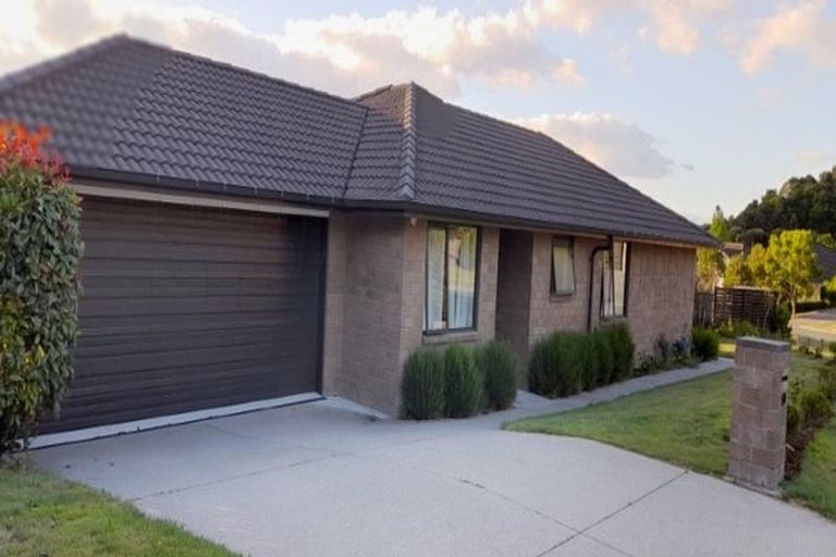 Photo of property in 10 Bathurst Crescent, Pyes Pa, Tauranga, 3112