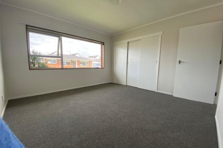 Photo of property in 11/81 Shakespeare Road, Milford, Auckland, 0620