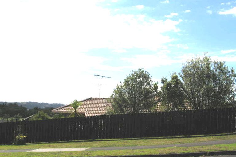 Photo of property in 9 Goldfinch Rise, Unsworth Heights, Auckland, 0632