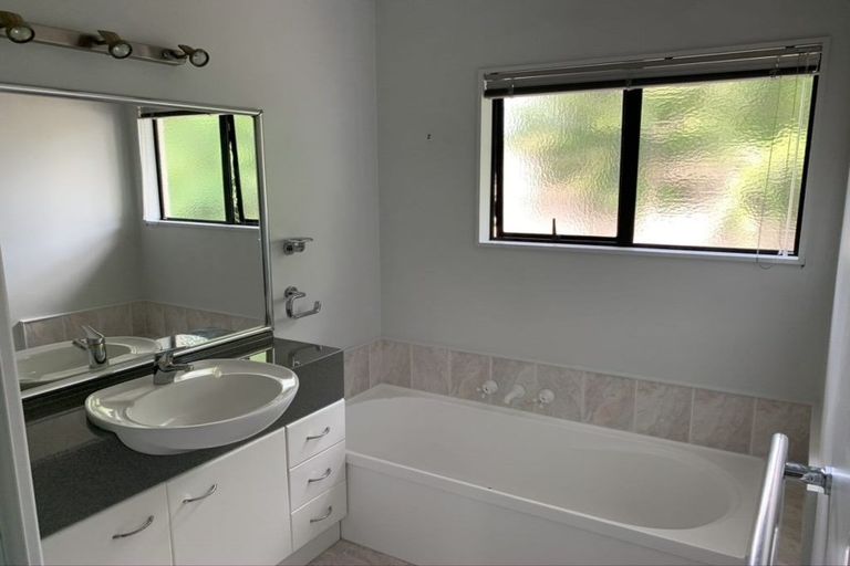 Photo of property in 2/12 Belmont Terrace, Milford, Auckland, 0620