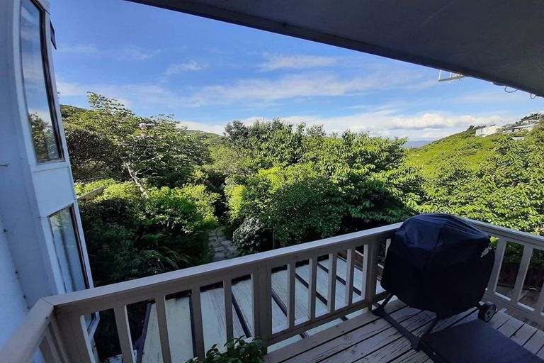 Photo of property in 2/8 Narbada Crescent, Khandallah, Wellington, 6035