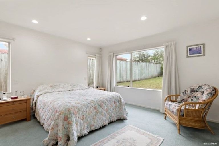 Photo of property in 32 Hugh Green Drive, Pinehill, Auckland, 0632