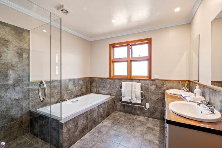 Photo of property in 32 Old Station Avenue, Wanaka, 9305