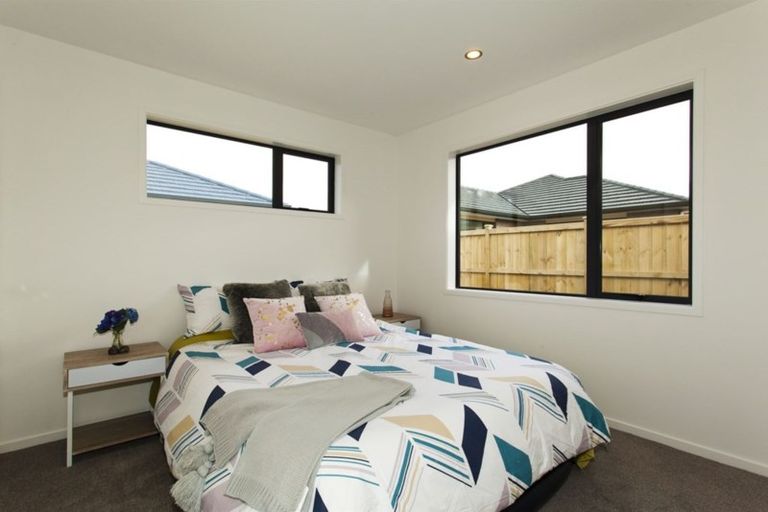 Photo of property in 11 Moemoea Avenue, Kumeu, 0810