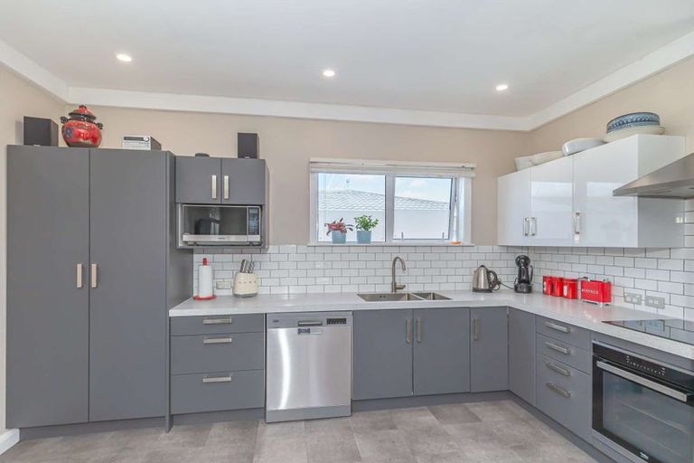 Photo of property in 56 Queenwood Road, Levin, 5510