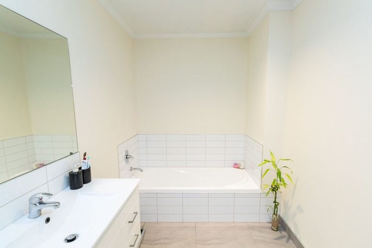 Photo of property in 43 Burma Road, Khandallah, Wellington, 6035