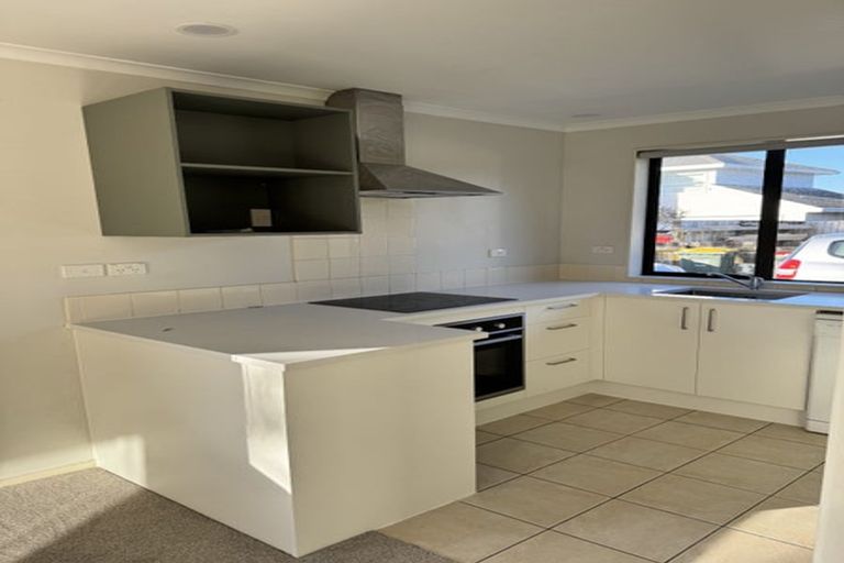 Photo of property in 16 Kanuka Way, Albany, Auckland, 0632