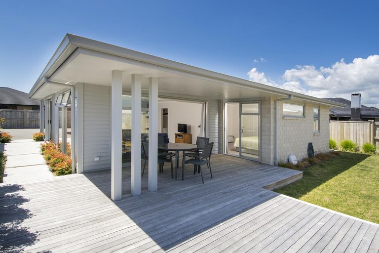 Photo of property in 16 Cassinia Close, Papamoa Beach, Papamoa, 3118