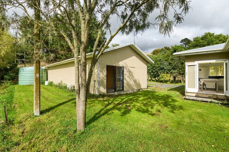 Photo of property in 977 Fitzherbert East Road, Aokautere, Palmerston North, 4471