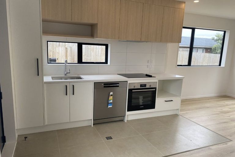 Photo of property in 35c Matipo Road, Te Atatu Peninsula, Auckland, 0610