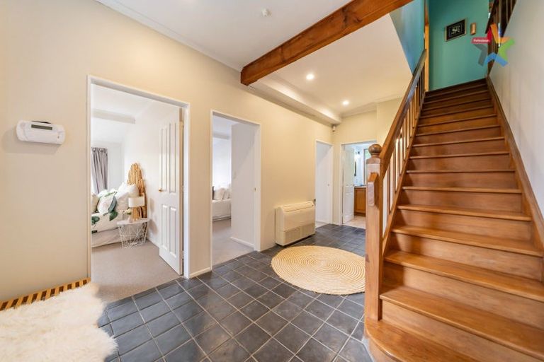 Photo of property in 6 Sarah Way, Crofton Downs, Wellington, 6035