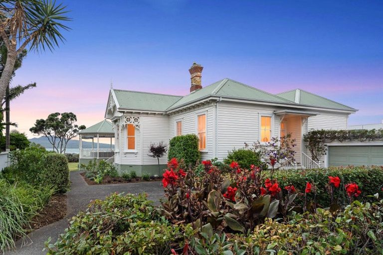 Photo of property in 36 Oxford Terrace, Devonport, Auckland, 0624