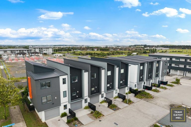 Photo of property in 6 Papa Takaro Lane, Flat Bush, Auckland, 2019