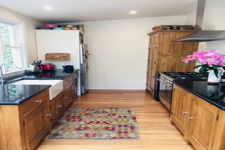 Photo of property in 19 Grove Road, Kelburn, Wellington, 6012