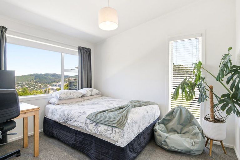 Photo of property in 12 Middlesex Place, Northland, Wellington, 6012