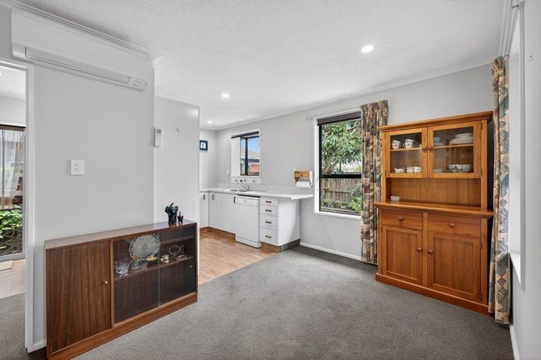 Photo of property in 2/58a Daniels Road, Redwood, Christchurch, 8051