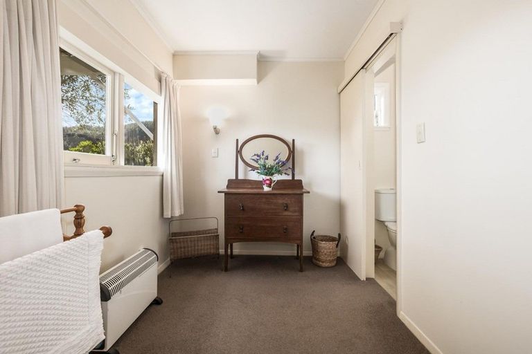 Photo of property in 4 Wilmshurst Place, Tawa, Wellington, 5028