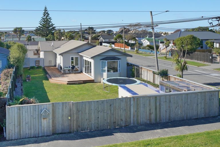Photo of property in 319 Estuary Road, South New Brighton, Christchurch, 8062