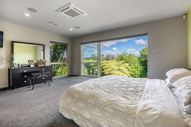 Photo of property in 29 Schopolo Place, Schnapper Rock, Auckland, 0632