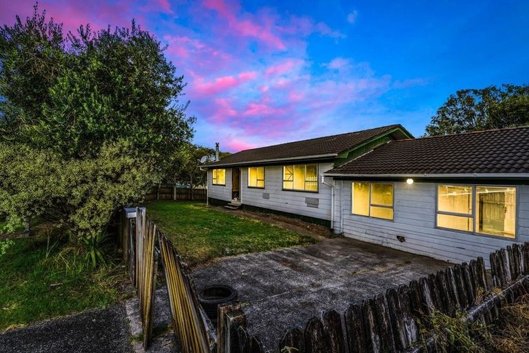 Photo of property in 23 Hobsonville Road, West Harbour, Auckland, 0618
