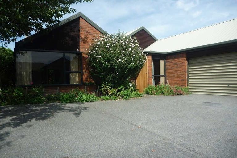 Photo of property in 3 Broadfell Avenue, Avonhead, Christchurch, 8042