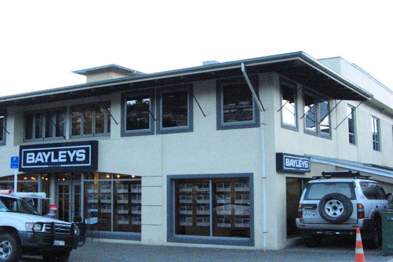 Photo of property in 50 Stanley Street, Queenstown, 9300