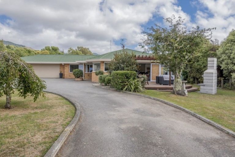 Photo of property in 118 School Road, Te Horo, Otaki, 5582