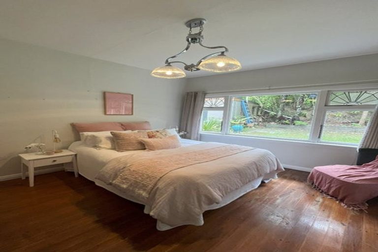 Photo of property in 11 Burma Road, Khandallah, Wellington, 6035