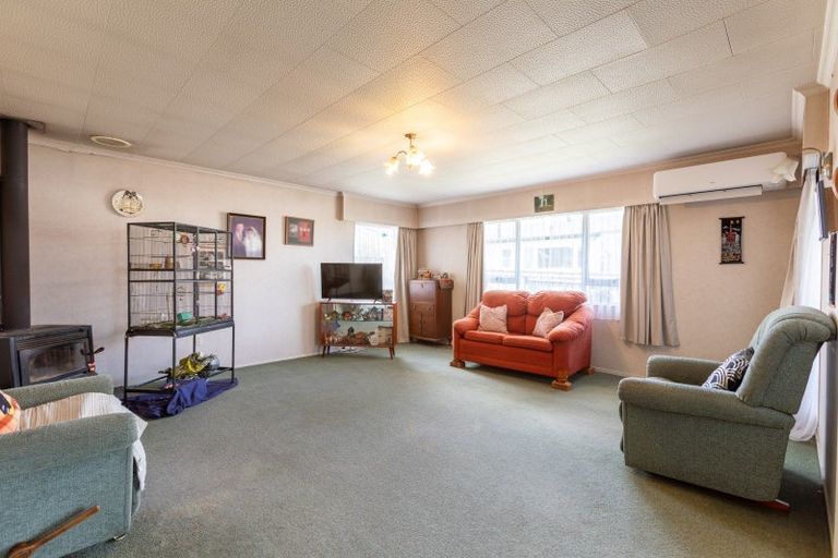 Photo of property in 5 Gladstone Street, Dannevirke, 4930