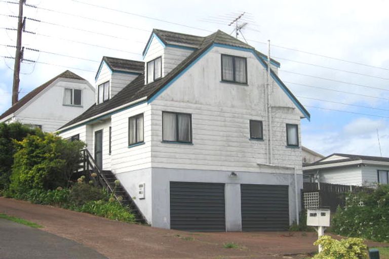 Photo of property in 2/13 Remus Place, Totara Vale, Auckland, 0629