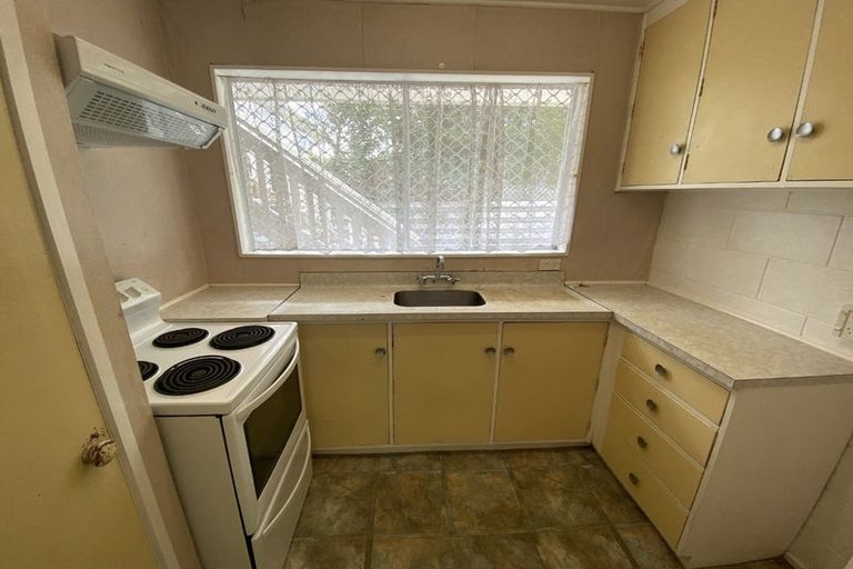 Photo of property in 44e Whites Line West, Woburn, Lower Hutt, 5010