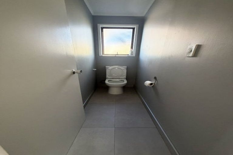 Photo of property in 28 Beauchamp Drive, Massey, Auckland, 0614