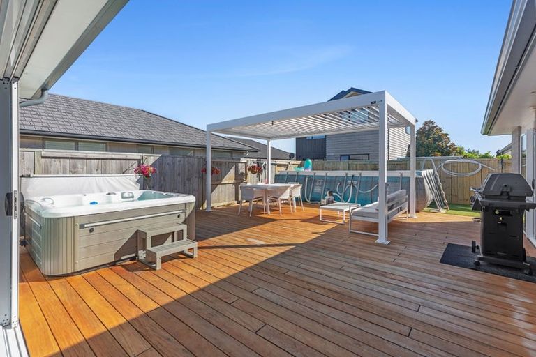 Photo of property in 57 Te Kio Crescent, Papamoa Beach, Papamoa, 3118