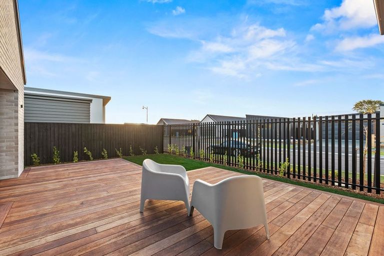 Photo of property in 1 Greystone Close, Halswell, 8025