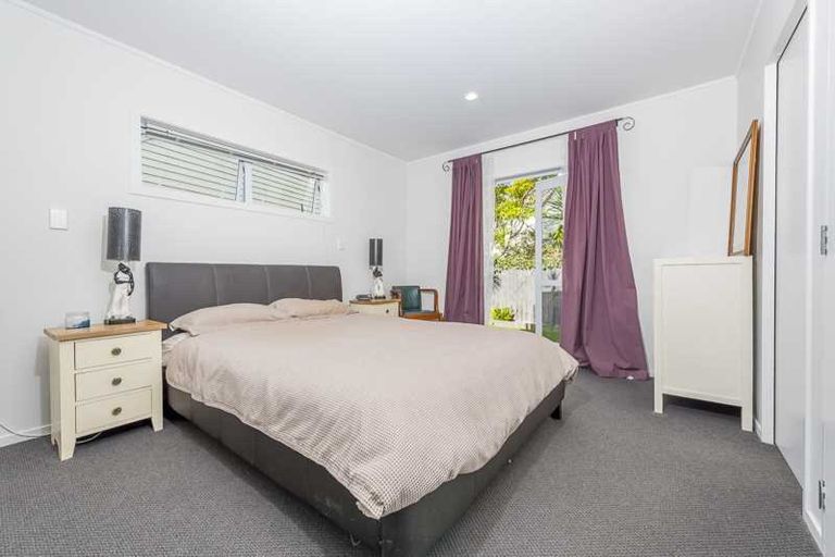 Photo of property in 123a Hobsonville Road, West Harbour, Auckland, 0618