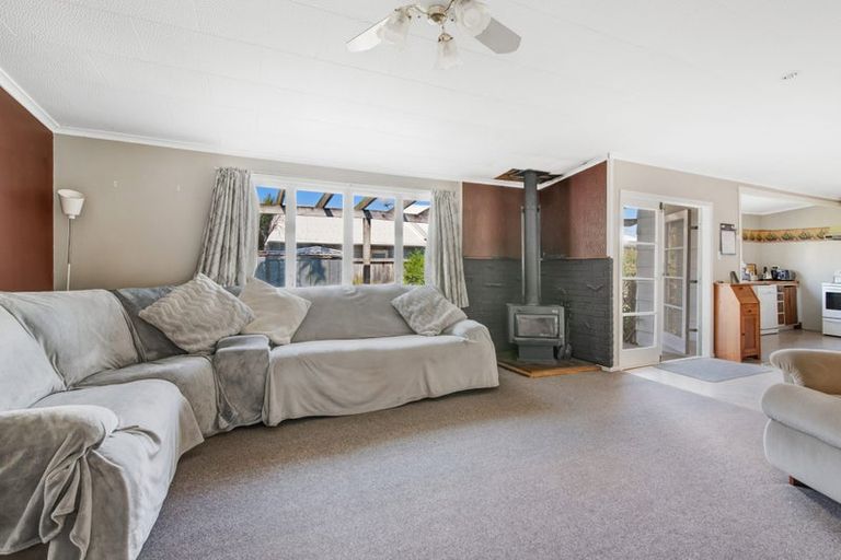 Photo of property in 17 Parakai Avenue, Parakai, 0830