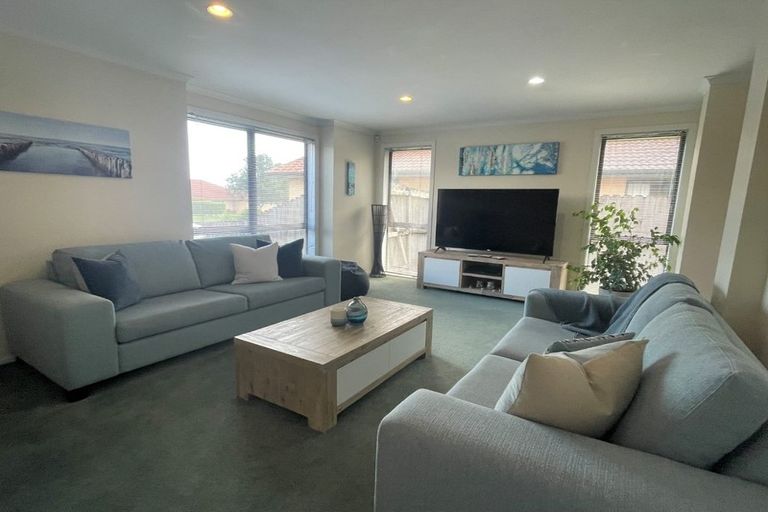 Photo of property in 102 Armoy Drive, East Tamaki, Auckland, 2016