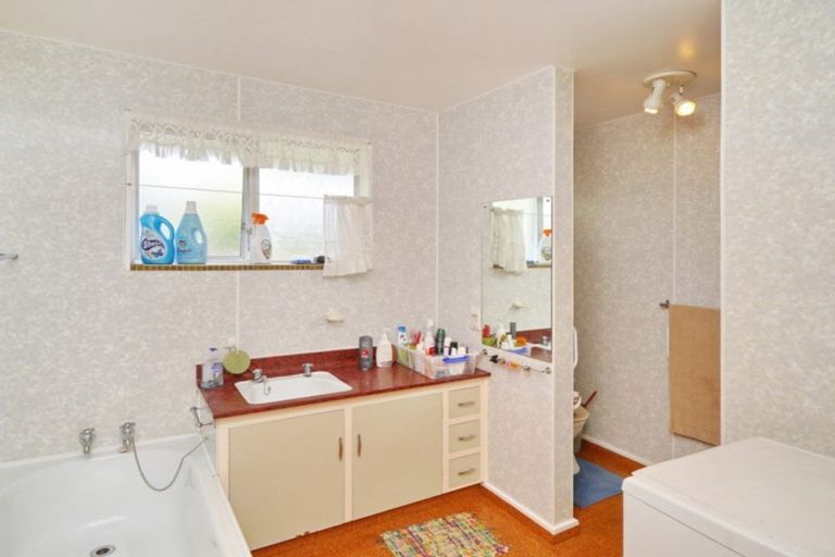 Photo of property in 2/23 Crofton Road, Harewood, Christchurch, 8051