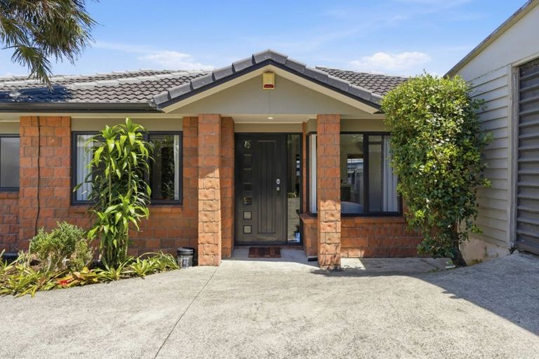 Photo of property in 25a Mcinnes Road, Weymouth, Auckland, 2103